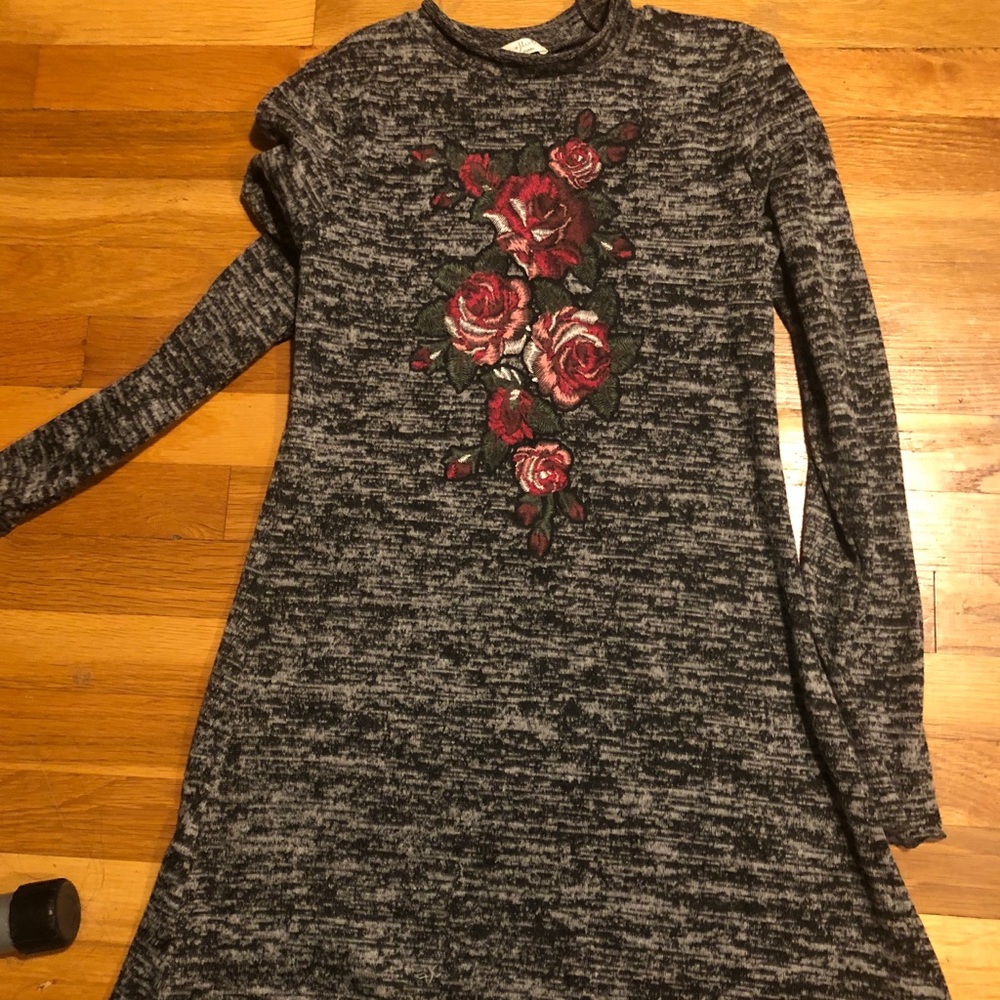 Marled floral shift with embroidered roses
